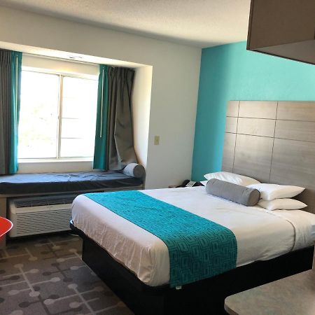 Red Lion Inn & Suites Элк-Гров-Виллидж Экстерьер фото