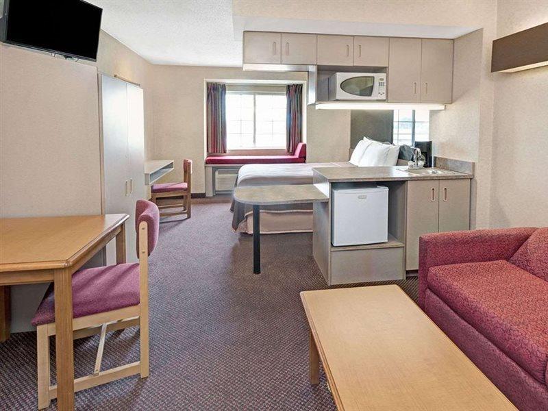 Red Lion Inn & Suites Элк-Гров-Виллидж Экстерьер фото