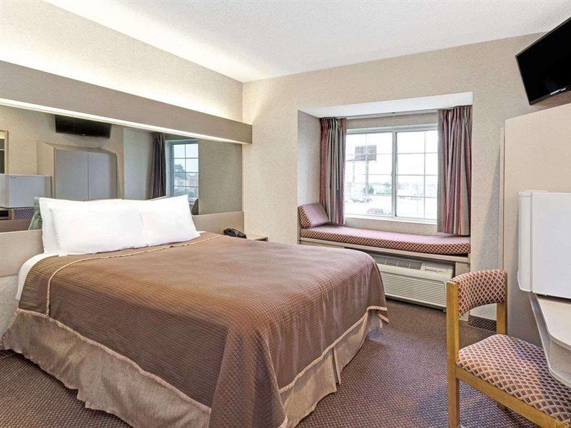 Red Lion Inn & Suites Элк-Гров-Виллидж Экстерьер фото
