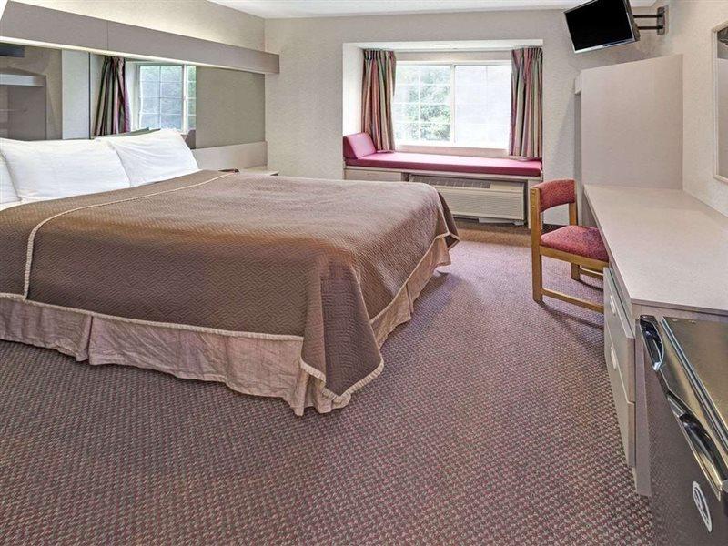 Red Lion Inn & Suites Элк-Гров-Виллидж Экстерьер фото