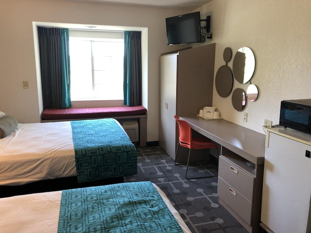 Red Lion Inn & Suites Элк-Гров-Виллидж Экстерьер фото